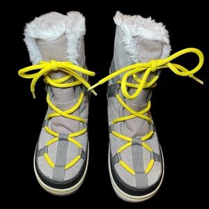 Sorel Glacy Explorer Shorty Waterproof Women Sz 9 Faux Fur Grey + Yellow Laces
